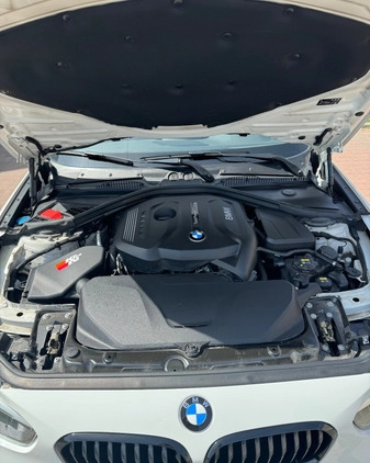 BMW Seria 1 cena 120000 przebieg: 46000, rok produkcji 2019 z Ząbki małe 172